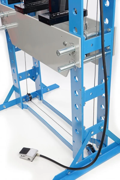 HBM 75 Ton Hydraulische En Pneumatische Raamwerkpers / Werkplaatspers 6 HBM 75 Ton Hydraulische En Pneumatische Raamwerkpers / Werkplaatspers - Afbeelding 4